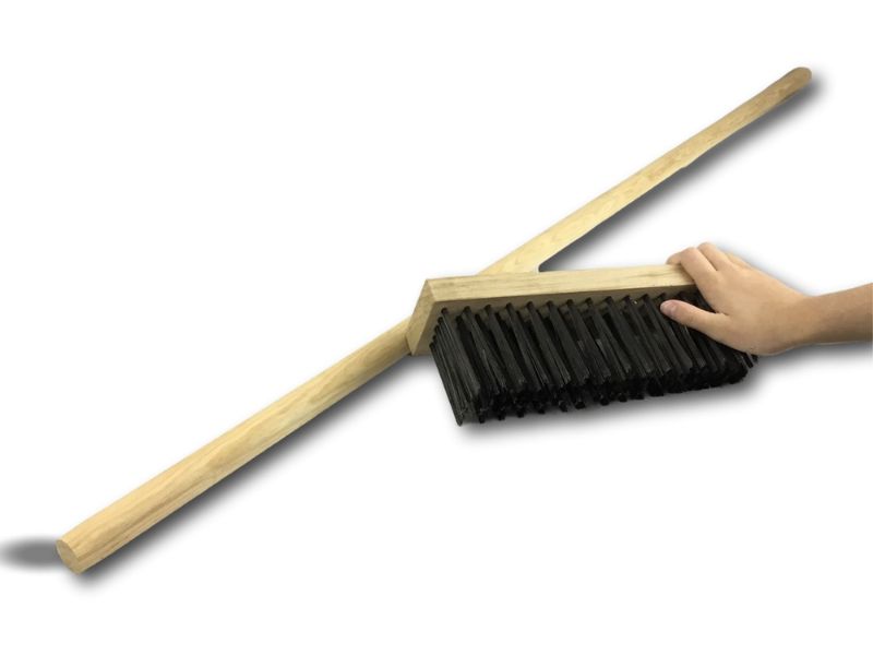 Balai cantonnier métallique | Garnissage acier rond noir | Semelle bois – Image 3